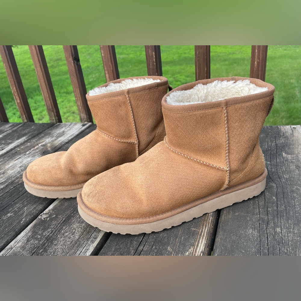 UGG Women's Classic Mini II
